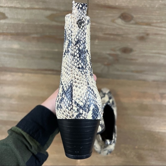 NEW Sam Edelman Snakeskin Reesa Chelsea Ankle Boots - Picture 7 of 13
